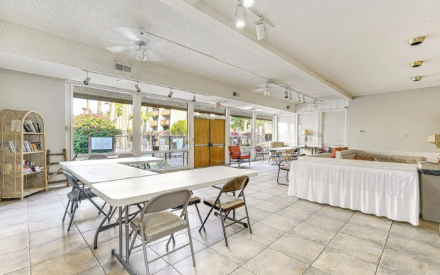 Walkable Scottsdale Condo w/ Pool Access!