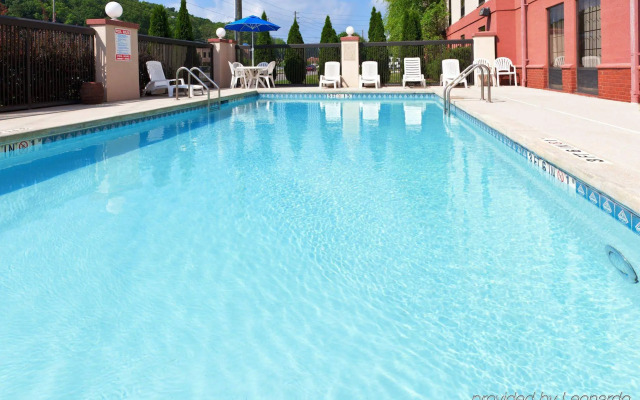 Holiday Inn Express & Suites Birmingham Trussville by IHG