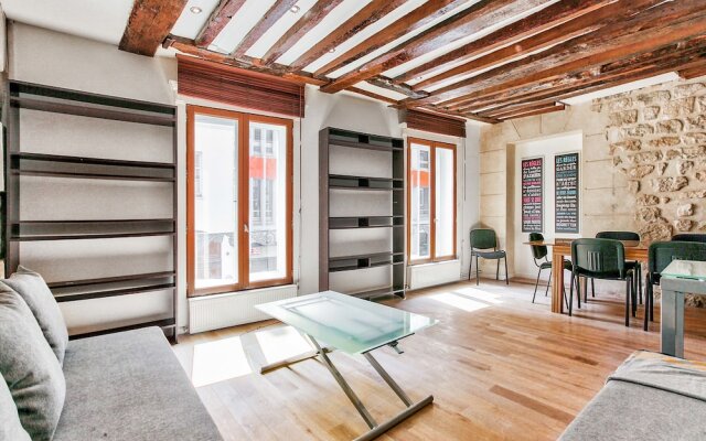 43 - Spacious Parisian Flat of Grands Boulevards