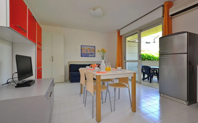 Apartment With Pool Access