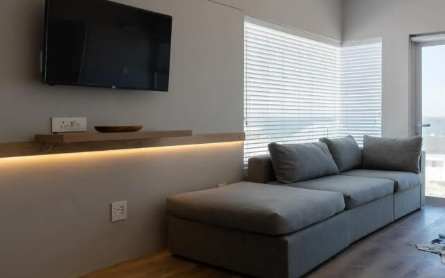 Small Bay Beach Suites