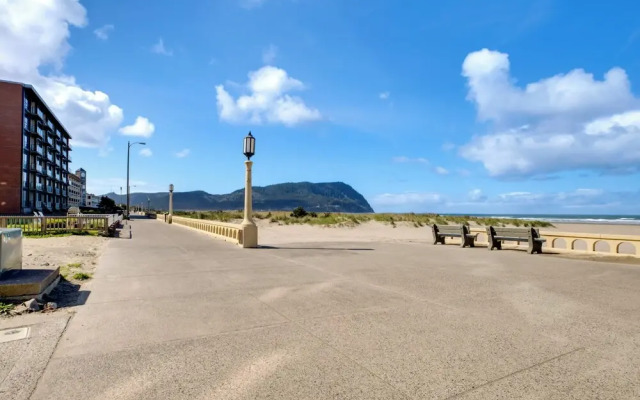Seaside Vacation Rental w/ On-site Beach Access!