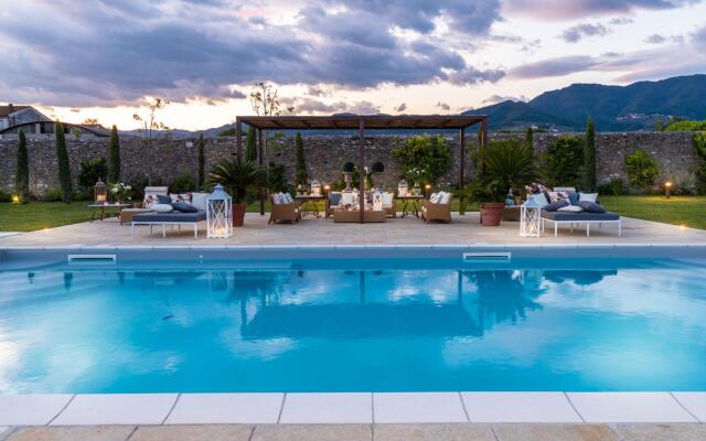 Villa Hugo in Lucca With 5 Bedrooms and 6 Bathrooms