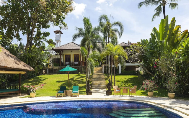 Villa Mako