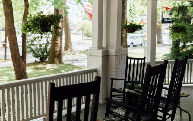 The Charleston Inn
