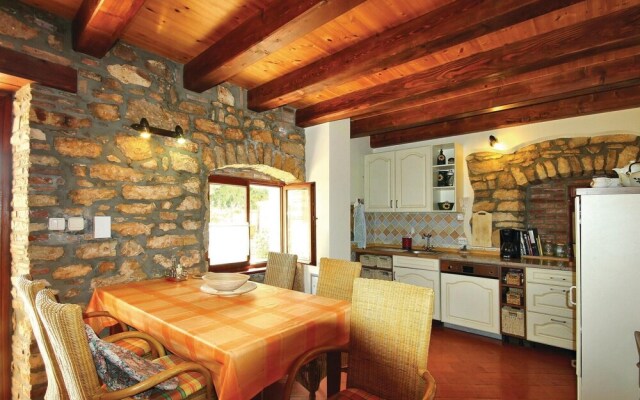 Amazing Home in Kastelir With 3 Bedrooms and Wifi