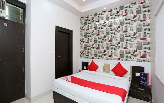 OYO 13576 Hotel Residency