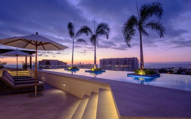 Mountain Views Rooftop Pool Condo