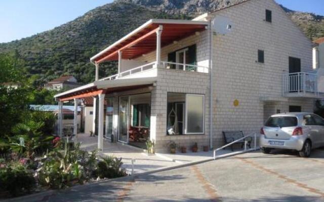 Sunny House Free Parking