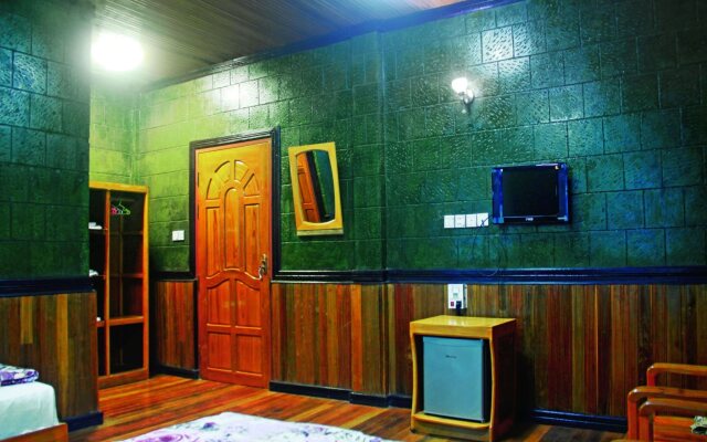 Golden Mrauk U Guest House