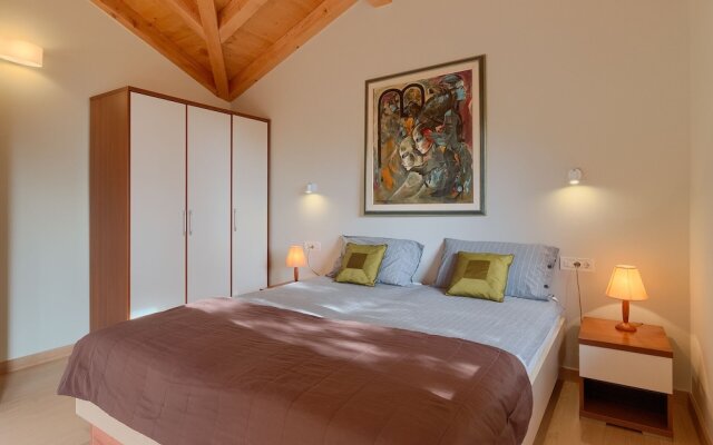 Holiday House in Pula 30 m From the sea