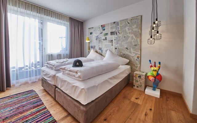 LALA arthotel
