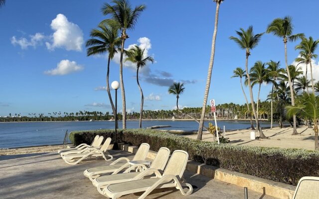 Apt w Beach Front Beach Access at Nueva Romana