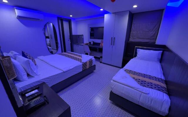 Rich Hotel