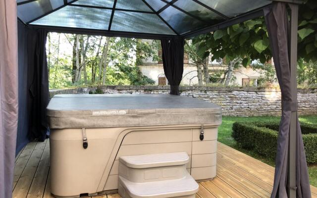 Unique Holiday Home in Virton With Jacuzzi