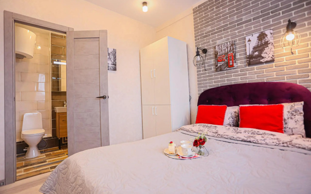 Квартиры у Петровны на улице Июльских Дней 1к1