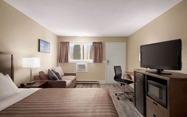 Travelodge by Wyndham Salmon Arm BC
