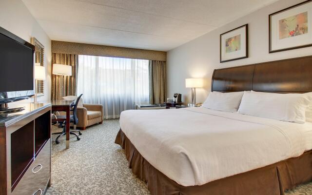 Holiday Inn Westbury - Long Island, an IHG Hotel