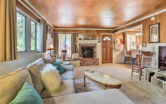 Cozy Crestline Cabin, Close to Lakes, Parks!