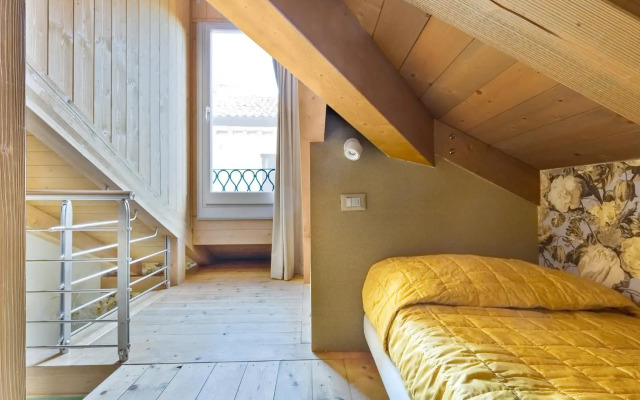 Ca' Cappello Venice Apartment 2 with Canal View