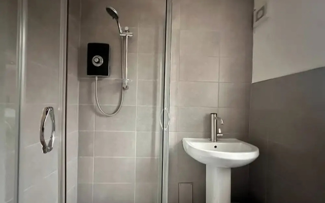 2 Bedroom Apartment-sleeps 6-parking-wifi