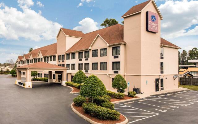 Comfort Suites Wilmington near Downtown