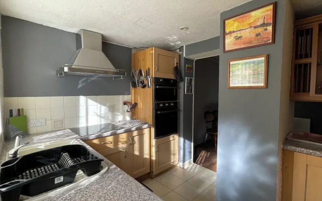Sheffield's 3BR Retreat
