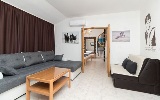 Apartments and Rooms Hegic