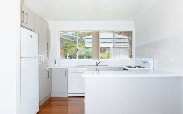 The Rest, 6 Flannel Flower Fairway