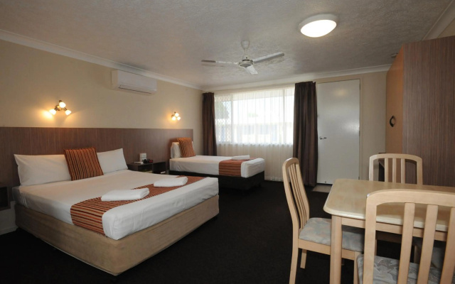 Shoredrive Motel – Guest Rooms – The Strand