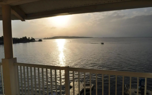 Tropical Suites Hotel