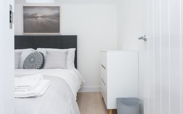 Bright, Newly Refurbished Townhouse in Bath