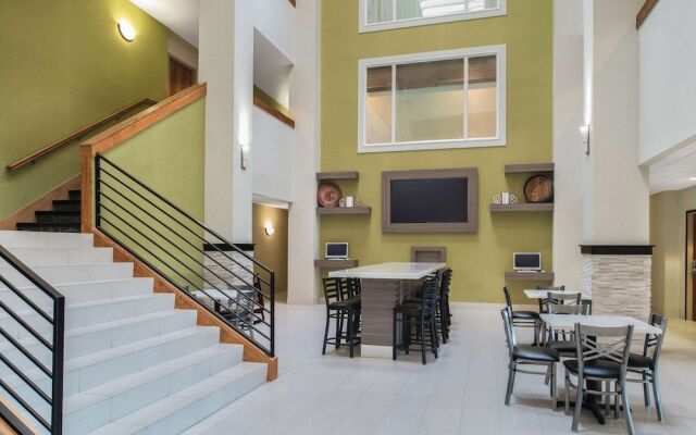 La Quinta Inn N Suites Moscow Pullman