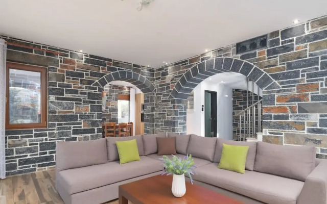 Turtulli Castle Stone Villa 1 - Private Pool Oasis