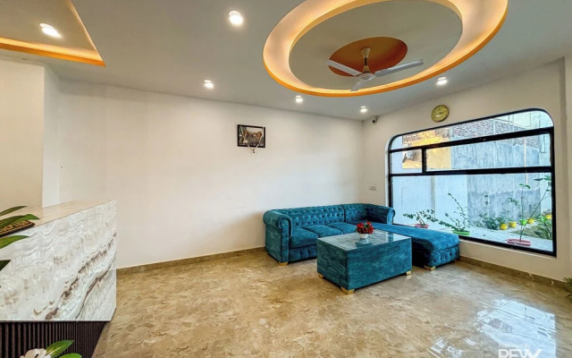 Raghuveer Sadan, Near Ram Mandir - 10 Min Walk