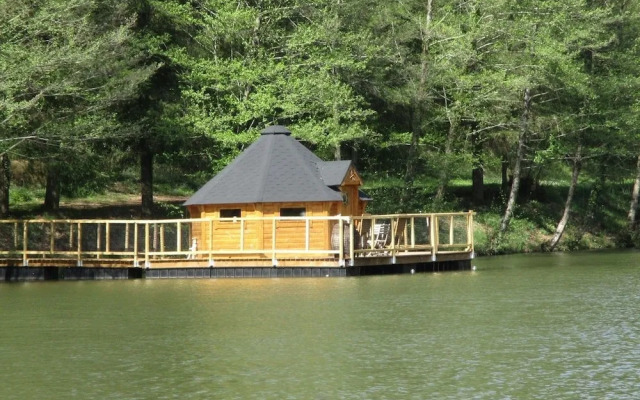 Les Cabanes de la ferme du Duzou