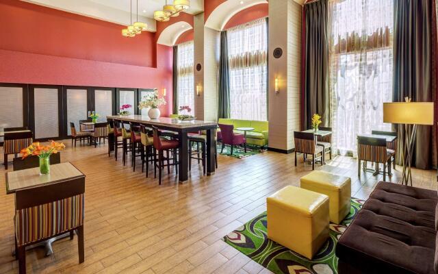 Hampton Inn & Suites Palm Desert