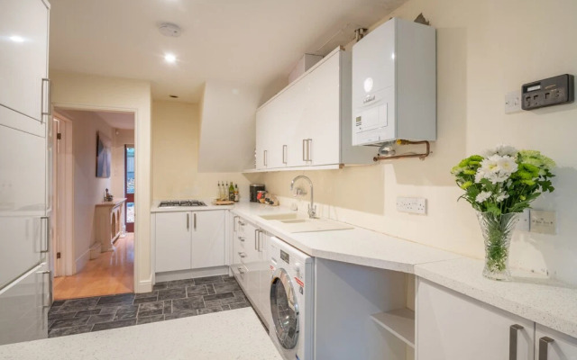 Charming Wimbledon Park Home close to Putney Heath