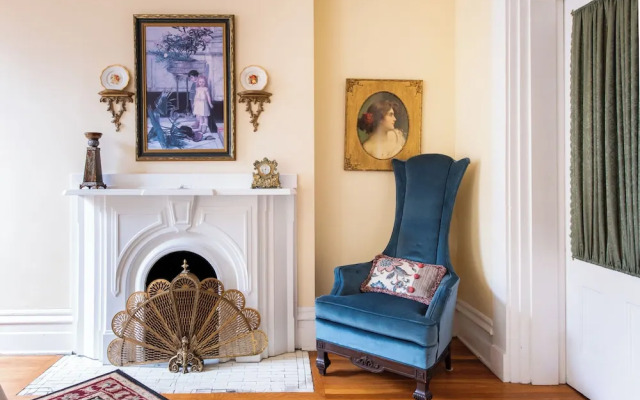 DuPont Mansion Bed & Breakfast