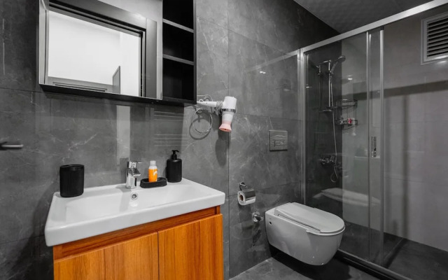 Stylish Flat w Balcony Near Lara Beach
