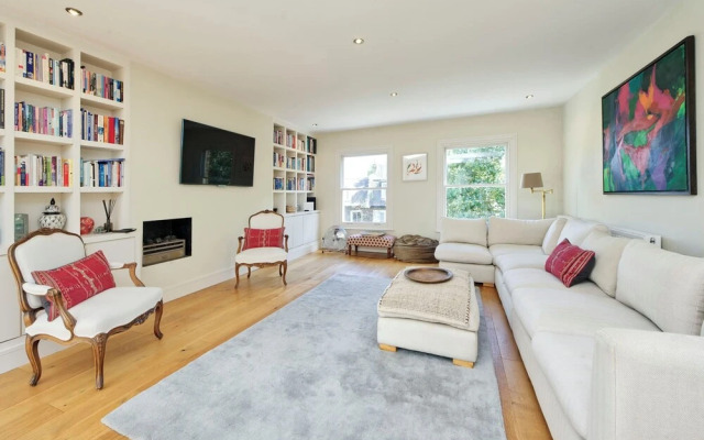 Spacious 3-bedroom Apartment in Earls Court
