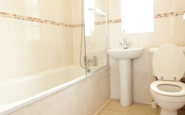 SS Property Hub - Canary Wharf Family Apartment