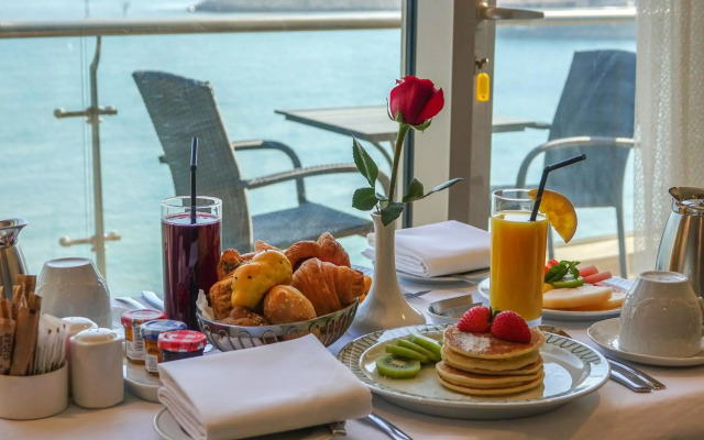 Al Kout Beach Hotel