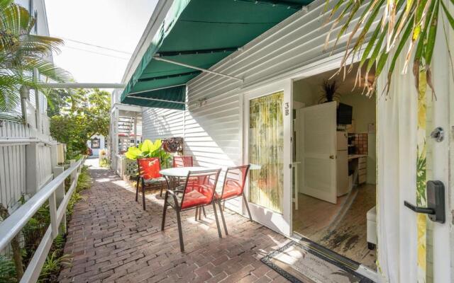 Speakeasy Inn – Adults Only