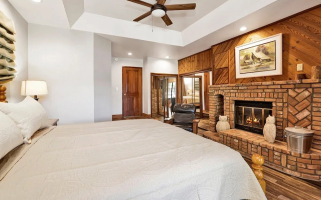 Serenity Cove Lake House #2472 by Big Bear Vacations