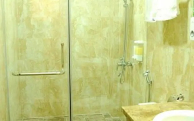 OYO 620 New World Hotel