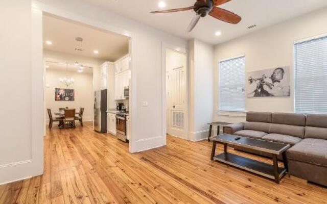 Stunning 3BR on Carondelet by Hosteeva