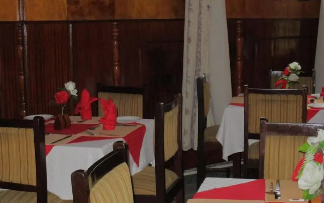 Ganjoni wananchi Hotel