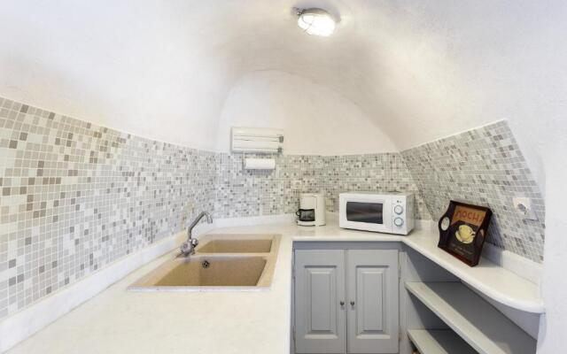 Andreas Cultural Cave House in Imerovigli, Santorini