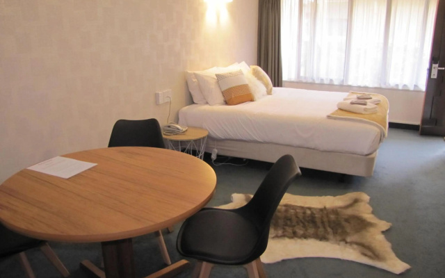 The Beachcomber Hotel – Guest Rooms – Nelson